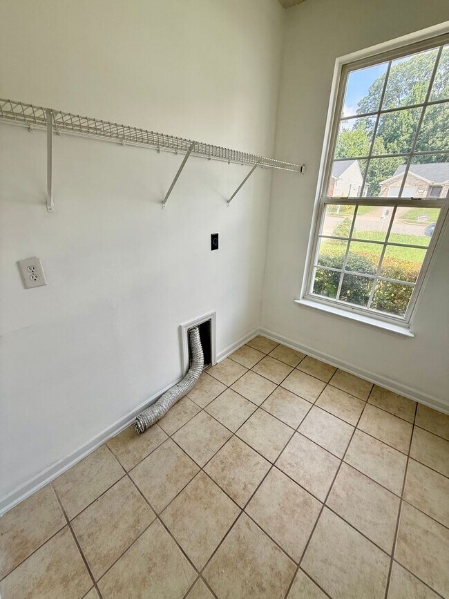 Building Photo - Three bedroom, 2 bath house in Greensboro