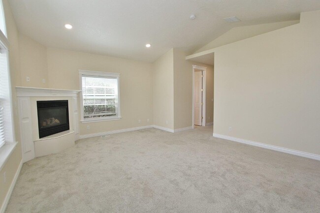 Building Photo - 4109 E Man O War Dr