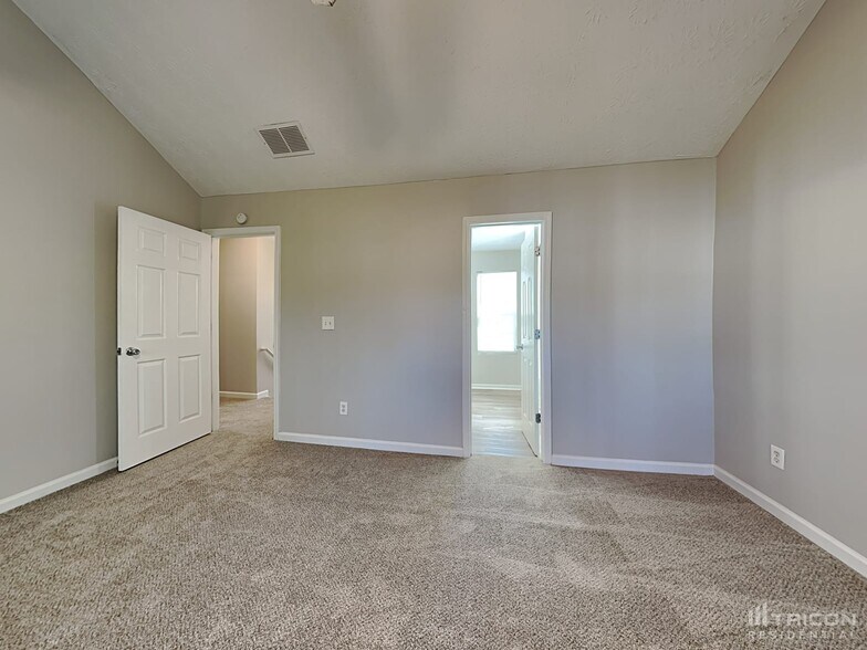 Building Photo - 210 Railside Dr