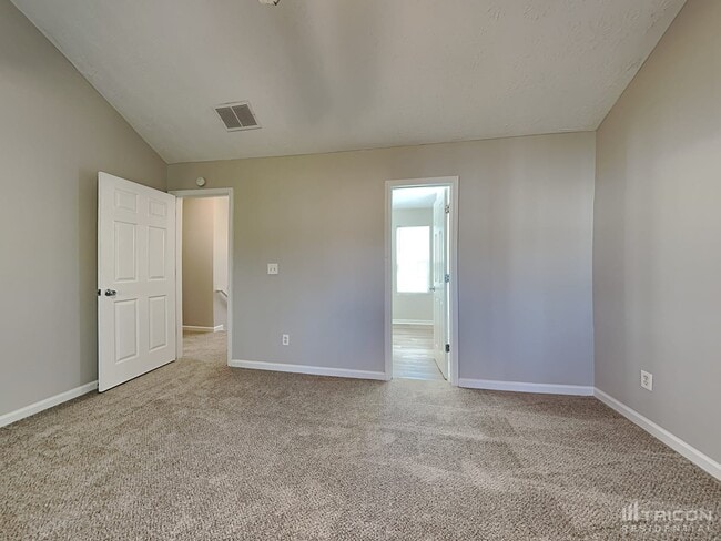 Building Photo - 210 Railside Dr
