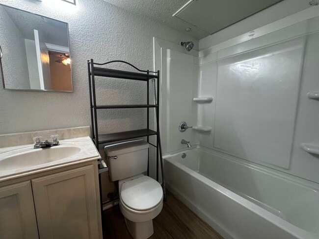 Building Photo - 4621 Johnson Rd