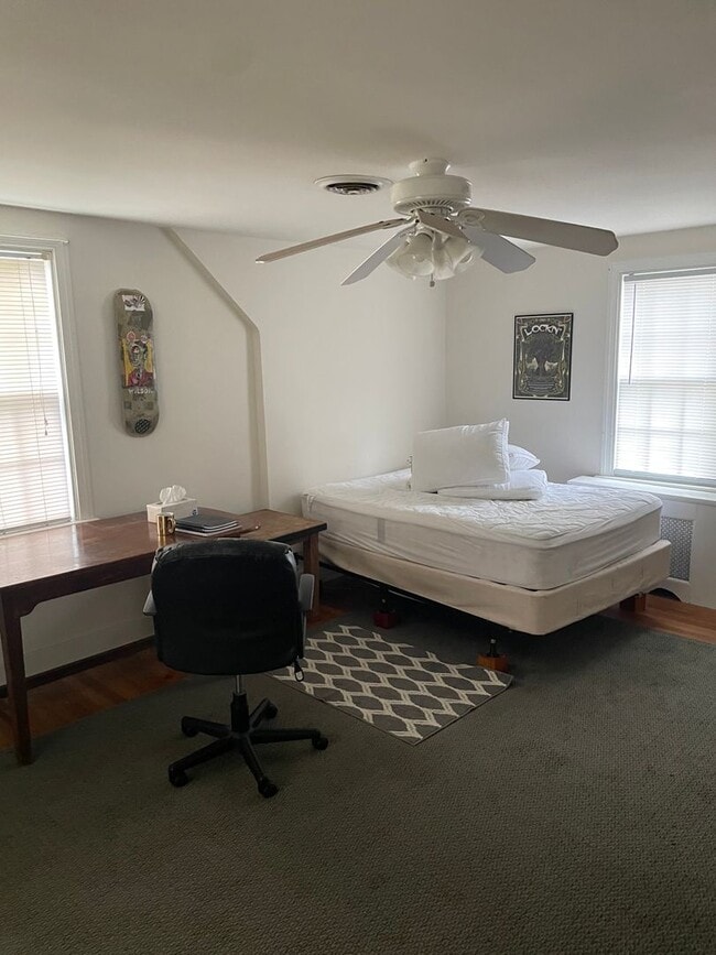 Building Photo - Perfect Home a Block from Mary Munford