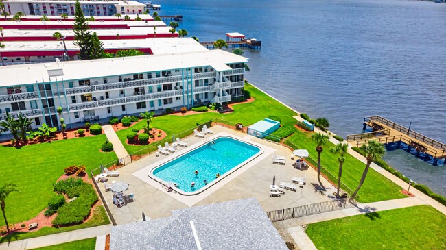 Building Photo - Riverfront Two Bedroom Condo