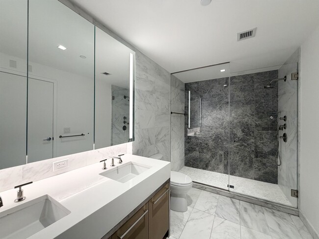 Building Photo - 75 Park Ln S