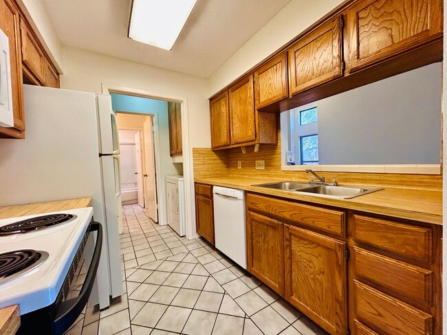 Building Photo - 3801 Manchaca Rd #1 78704 | 1 bed 1 bath $...