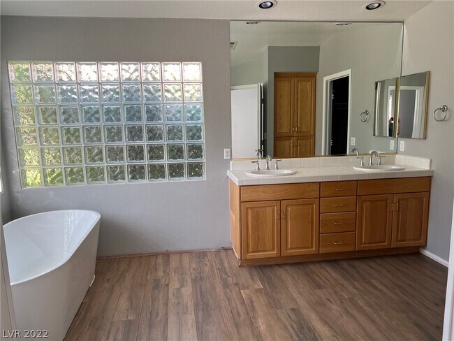 Building Photo - 2229 Fiero Dr