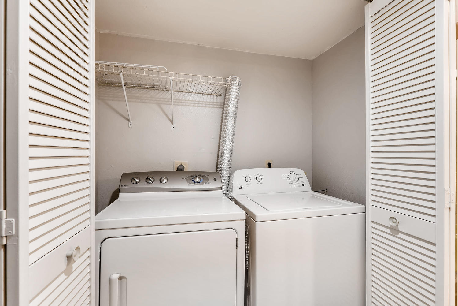 Washer & Dryer - 14438 E 1st Dr