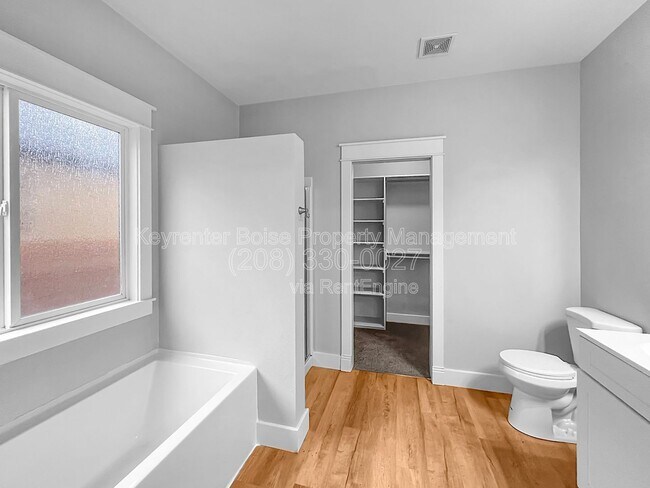 Building Photo - 2120 N Eagle Creek Ln