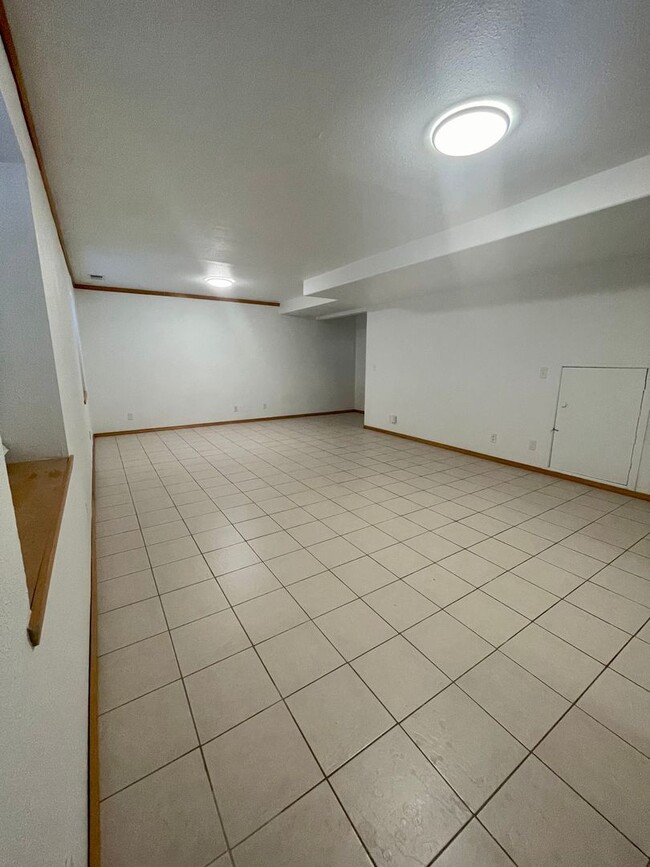 Building Photo - SINGLE FAMILY HOME IN PRAIRIE FALLS (P#94)