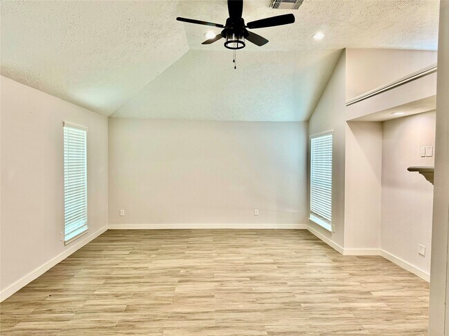 Building Photo - 17410 Saxon Dr
