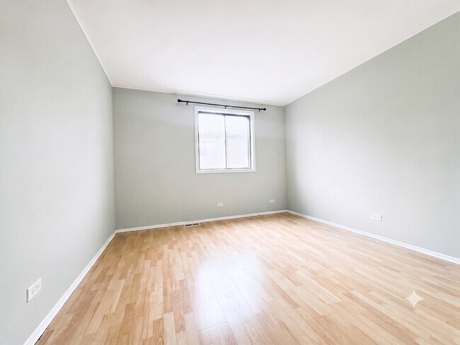 Building Photo - 1750 Henley St