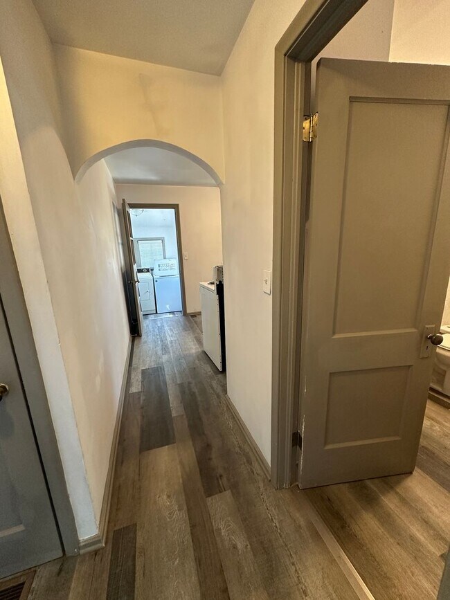 Building Photo - THIS IS A LEASE TAKEOVER, PLEASE CONTACT THE CURRENT TENANT, DANIEL @ 208-883-2854 - Super Cute 3...