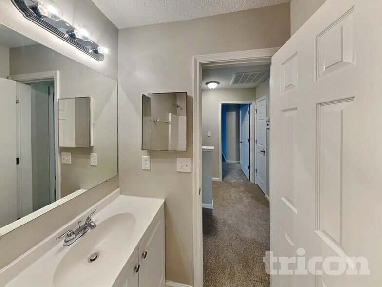 Building Photo - 297 Mission Tripp St