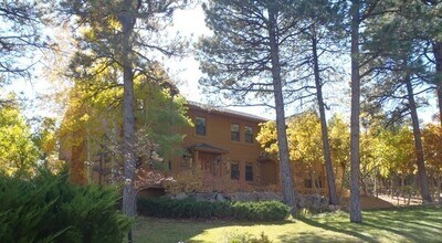 Building Photo - Gorgeous 5 bedroom home in the Broadmoor B...
