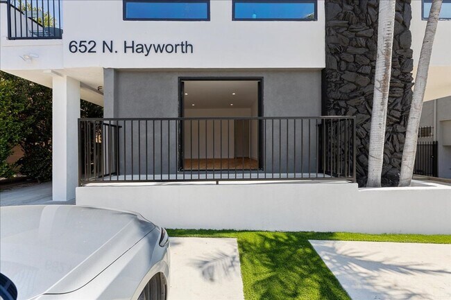 Building Photo - 652 Hayworth Ave