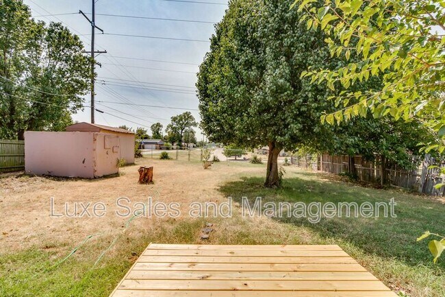 Building Photo - 1805 Melody Dr