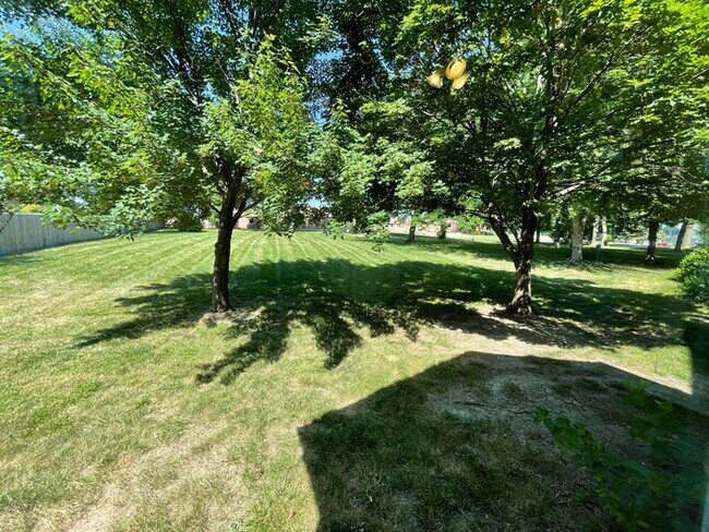 Building Photo - Stunning 4BR 2.5BA w/ Granite Kitchen in South Overland Park