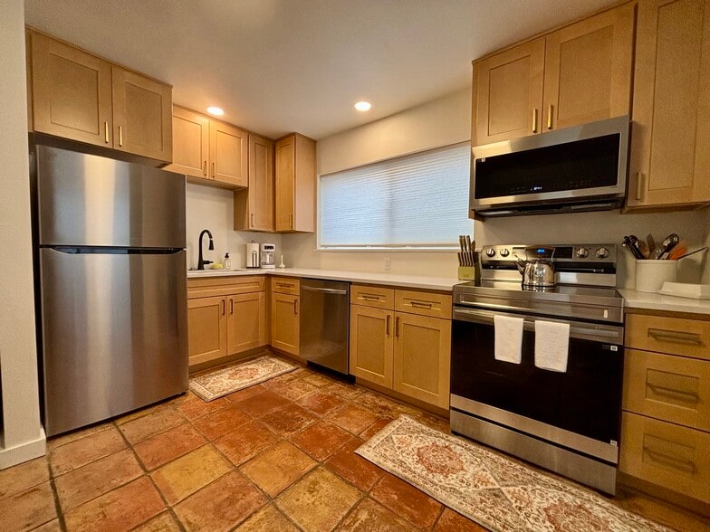 Kitchen - 337 D St