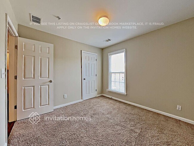 Building Photo - 320 Balaban Cir