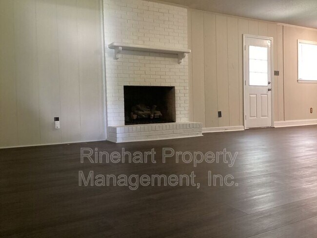 Building Photo - 760 Goudlock Rd