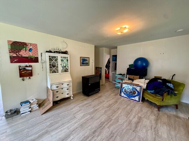 Building Photo - Charming 2 Bed / 1 Bath Home in Bonner! Pet Friendly!