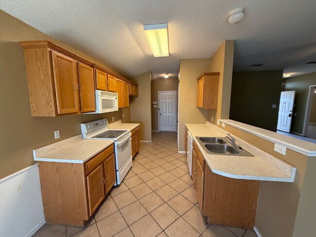 Building Photo - Beautiful House Located A Few Blocks From Elementary & Close Access To S.Loop 289 & Interstate!