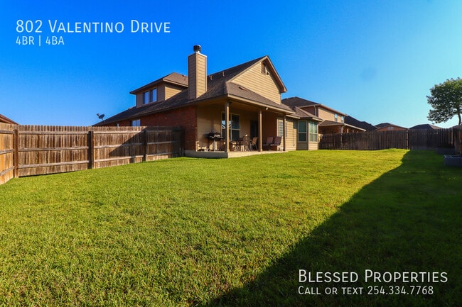 Building Photo - 802 Valentino Dr