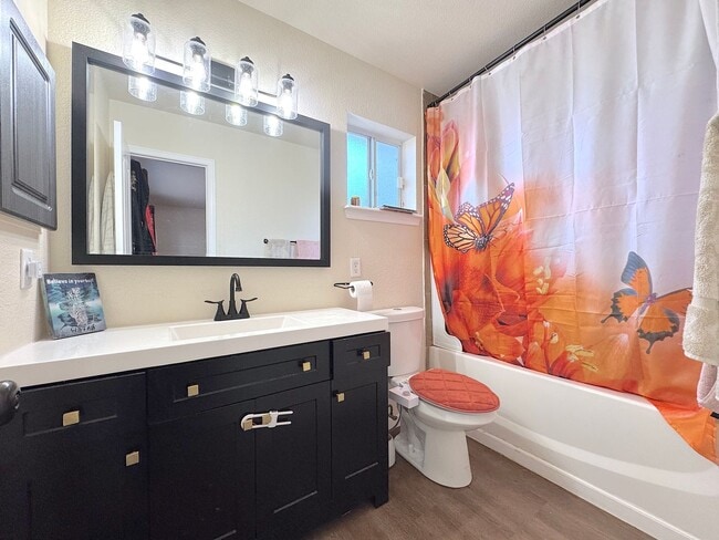Building Photo - East El Paso 3 bed Refrig A/C with Gorgeous Yard!