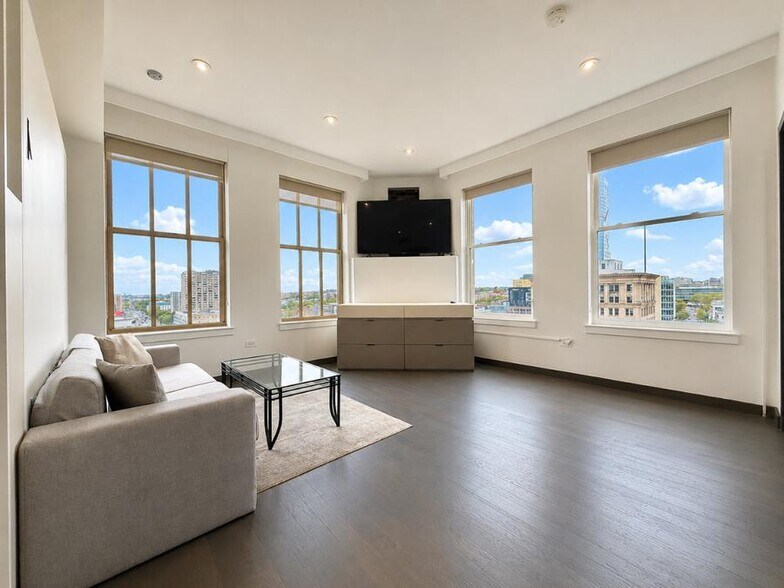 Building Photo - Gorgeous Views From Furnished Studio in Luxury Building