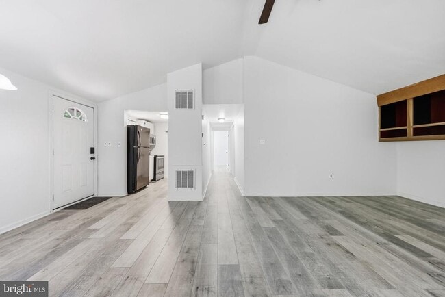Building Photo - 371 Oak Hill Rd