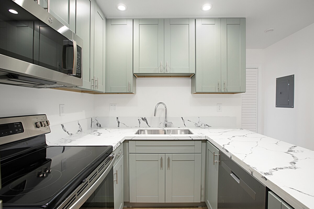 Building Photo - 584 12th St