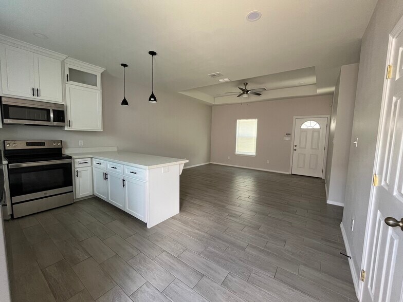 Building Photo - 1630 Playa Dr
