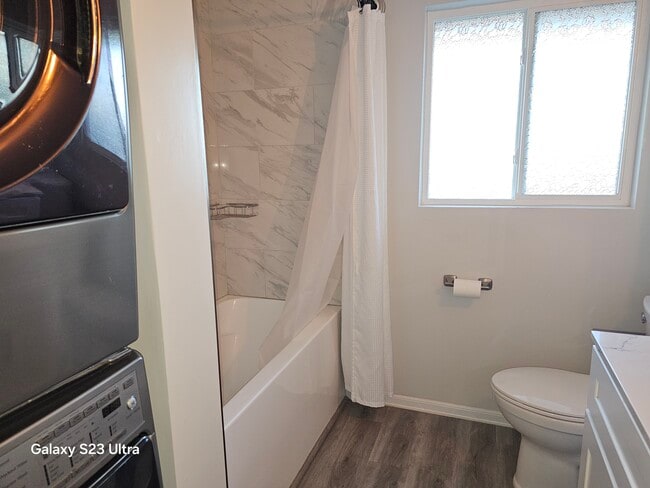 Building Photo - 3800 Hillsdale Dr