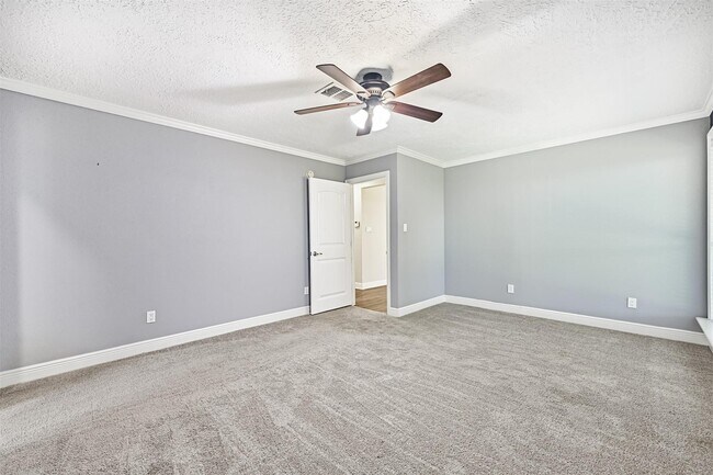 Building Photo - 1115 W Castlewood Ave