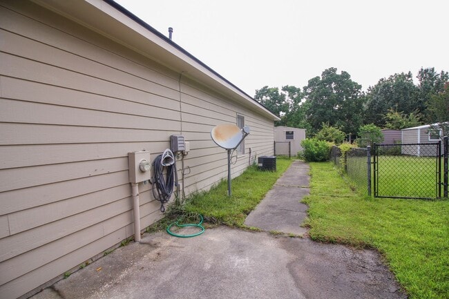 Building Photo - Updated Midland, GA Home