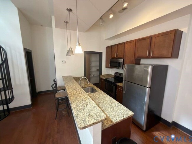 Building Photo - 306 E Broad St