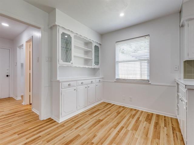 Building Photo - 1718 Crescent Dr