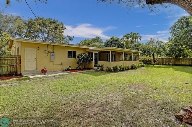 Building Photo - 361 SW 60th Ave