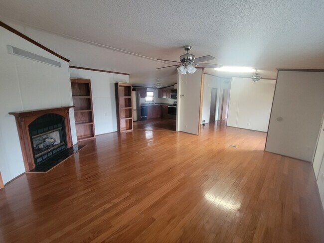 Building Photo - 427 4th St