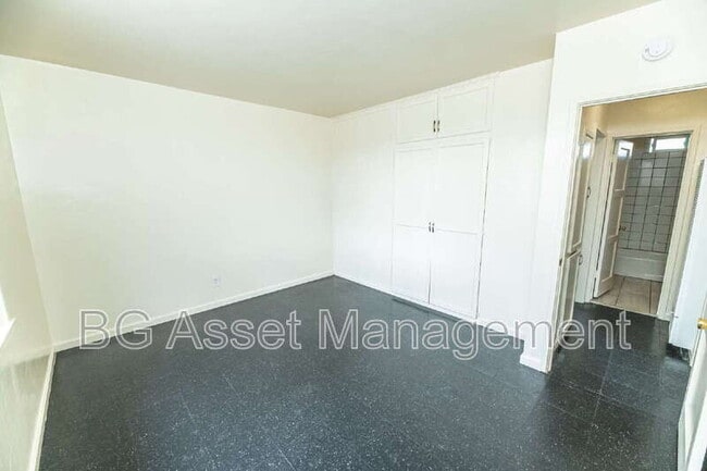 Building Photo - 1415 Visalia Ave