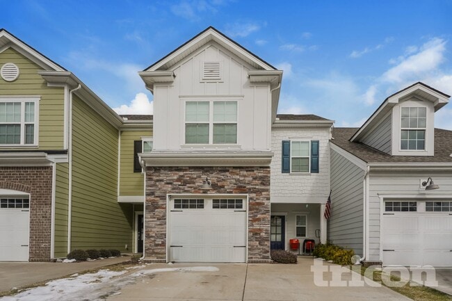 Building Photo - 704 Finse Dr