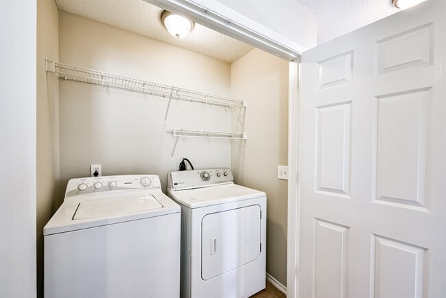 Building Photo - 6203 Gillian Park Dr