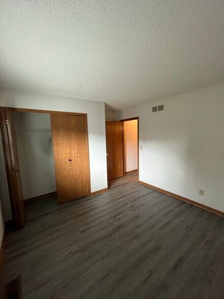 Building Photo - 5787 Nike Dr