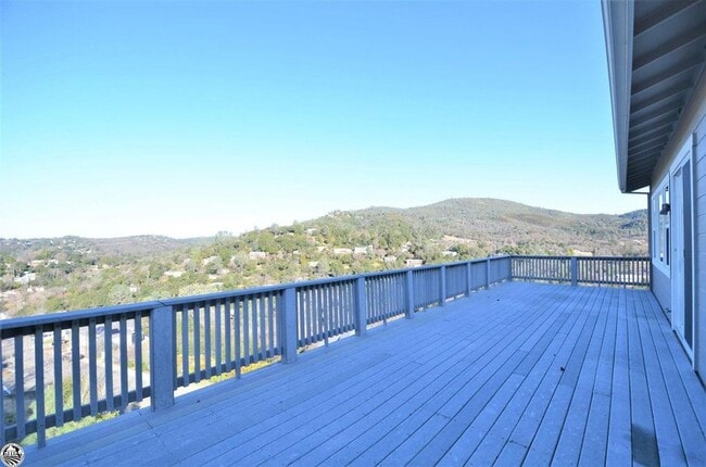 Building Photo - Gorgeous Views from the Morning Star Subdi...