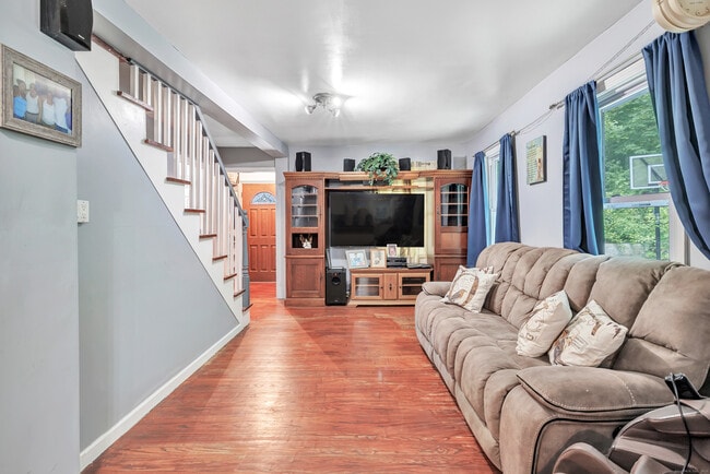 Building Photo - 18 Vose St