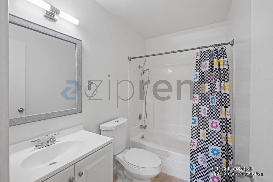 Building Photo - Unit 28