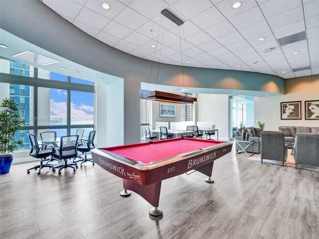 Building Photo - 300 S Biscayne Blvd