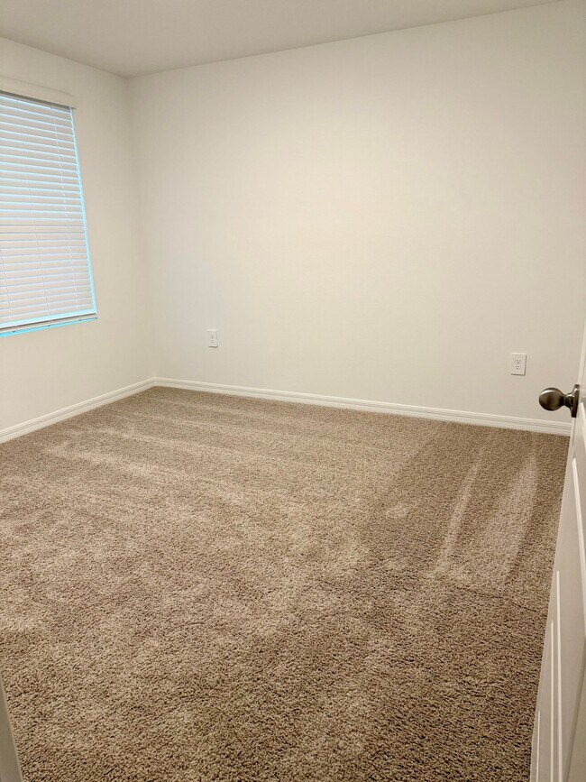 Building Photo - 4233 Foxway Dr