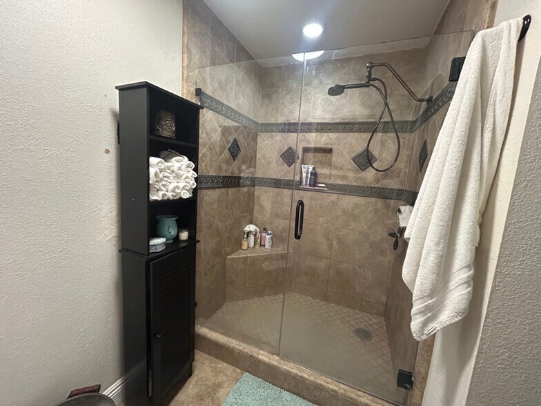 Building Photo - 1550 Bluebonnet Way