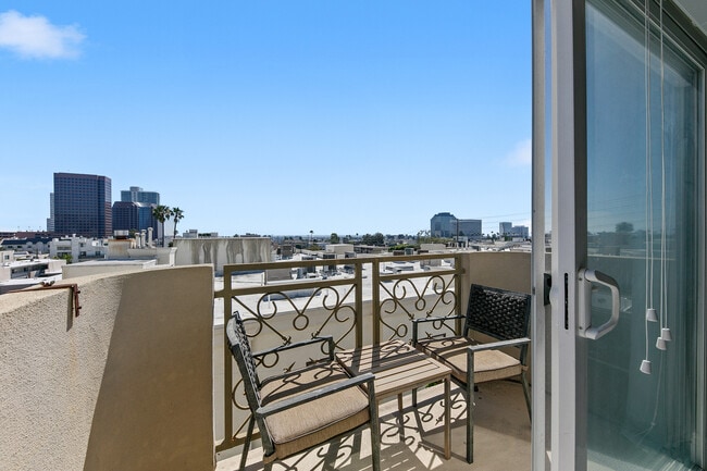 Building Photo - 11840 Dorothy St